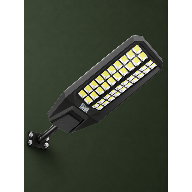 8000W Solar LED Street Light with Intelligent Motion Sensing